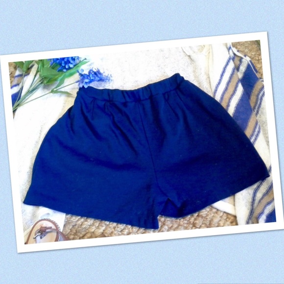 🚫Sold🚫Vintage cute Royal/navy blue nylon shorts - Picture 2 of 3